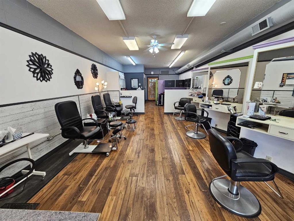 724 23 Street North, Lethbridge, AB