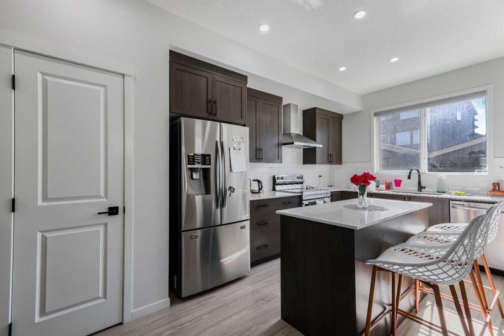 15 Edith Passage Nw, Calgary, AB - Indoor Photo Showing Kitchen With Double Sink