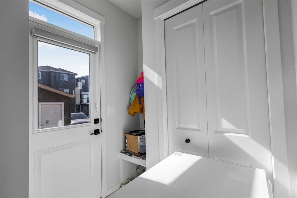 15 Edith Passage Nw, Calgary, AB - Indoor Photo Showing Other Room