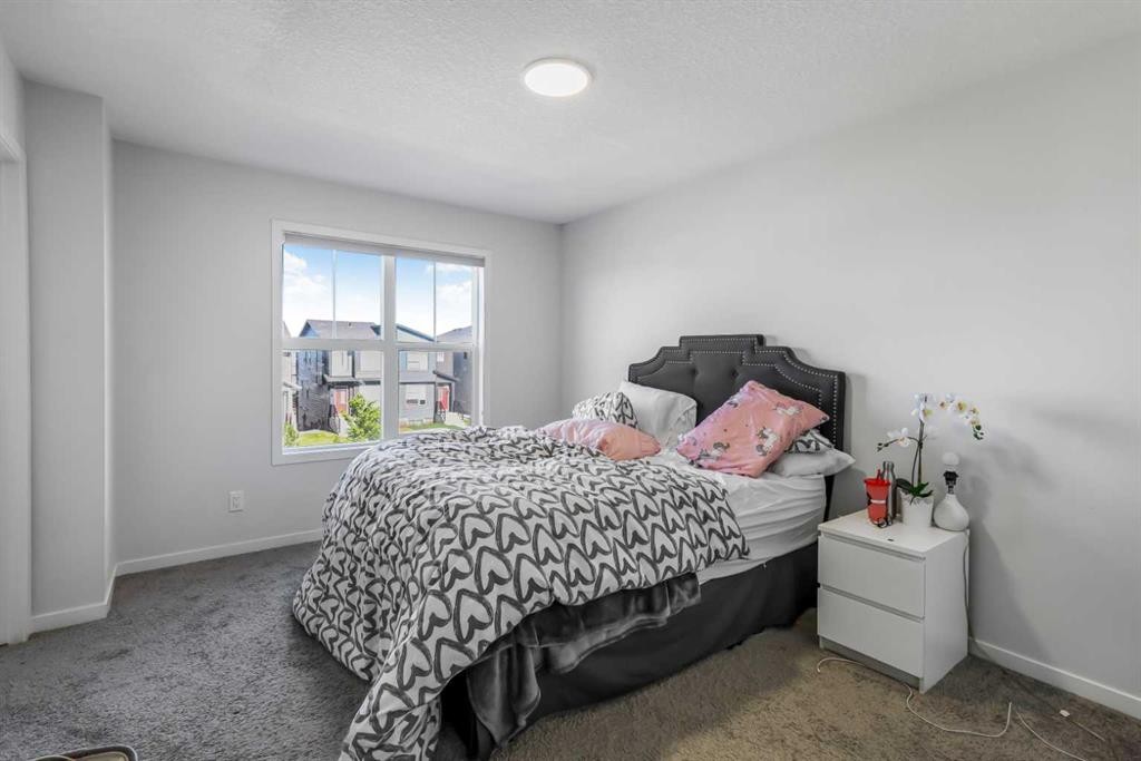15 Edith Passage Nw, Calgary, AB - Indoor Photo Showing Bedroom