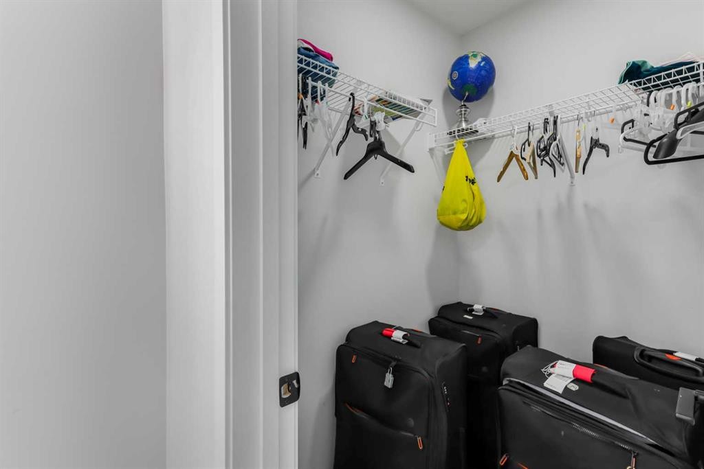 15 Edith Passage Nw, Calgary, AB - Indoor