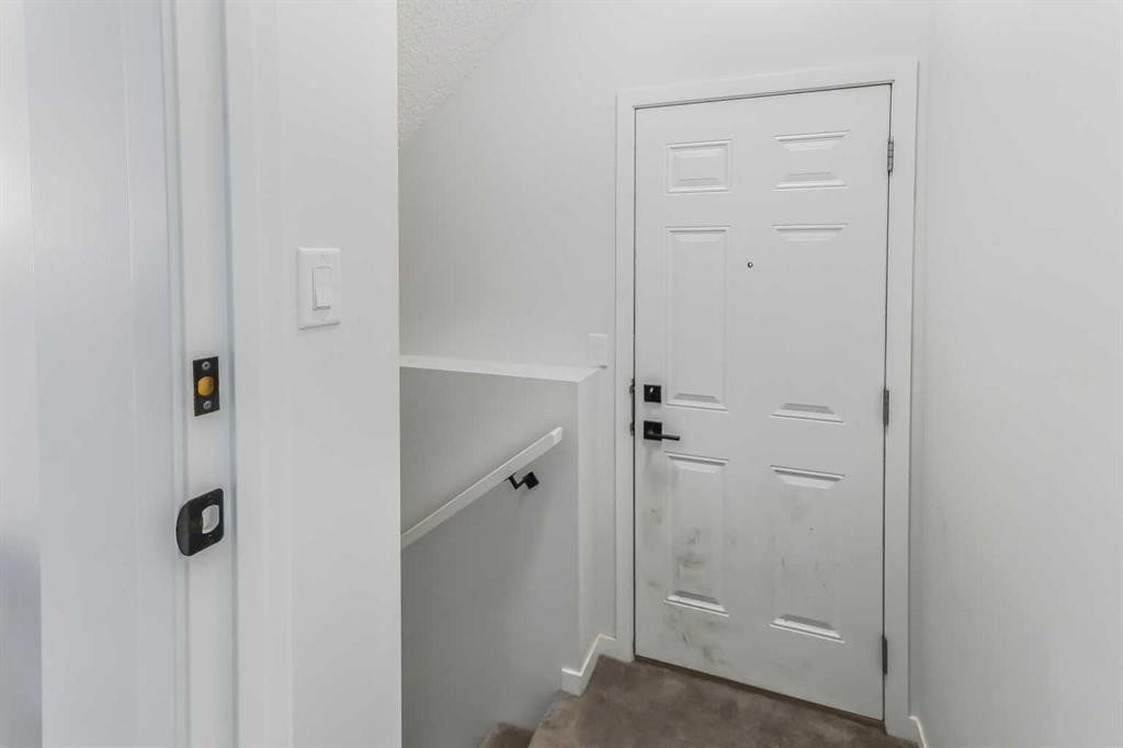 15 Edith Passage Nw, Calgary, AB - Indoor Photo Showing Other Room