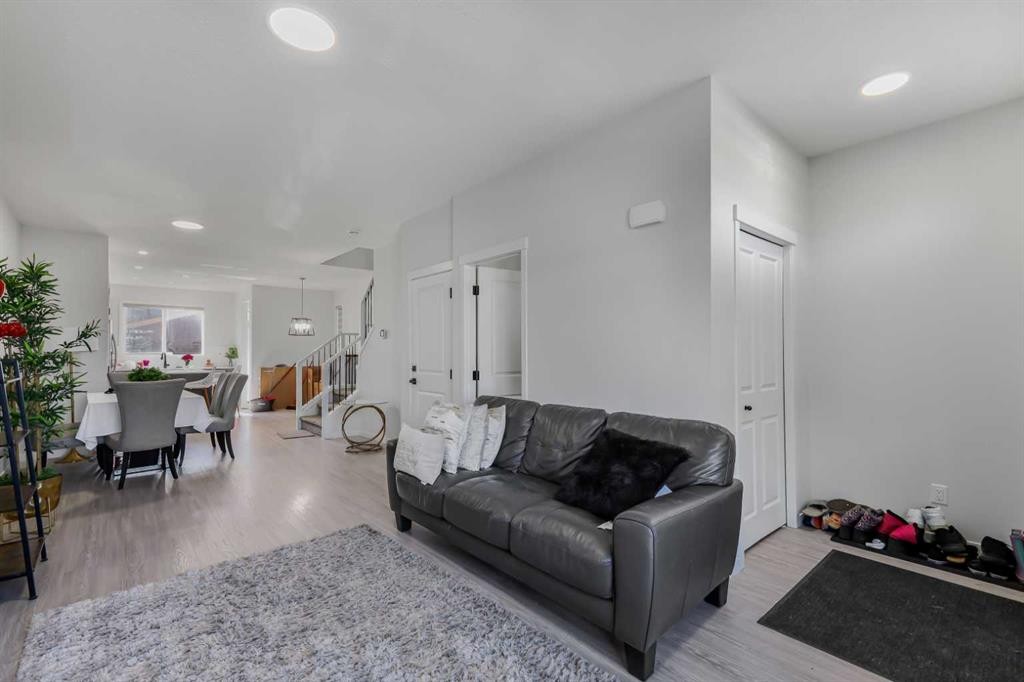 15 Edith Passage Nw, Calgary, AB - Indoor