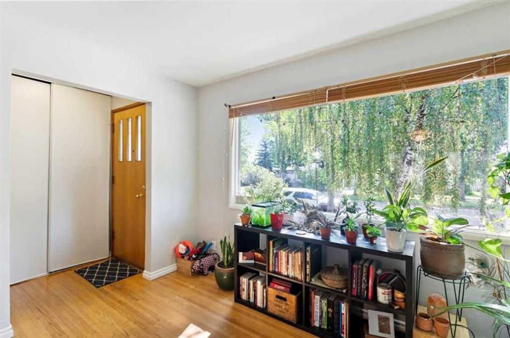 479 Northmount Drive Nw, Calgary, AB - Indoor Photo Showing Other Room