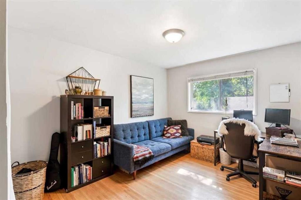 479 Northmount Drive Nw, Calgary, AB - Indoor Photo Showing Office