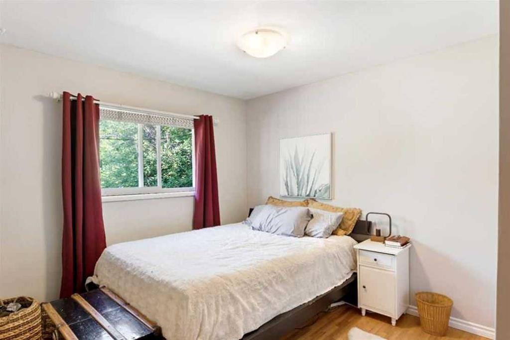 479 Northmount Drive Nw, Calgary, AB - Indoor Photo Showing Bedroom