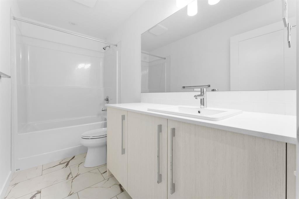 277 Dawson Way, Chestermere, AB - Indoor Photo Showing Bathroom