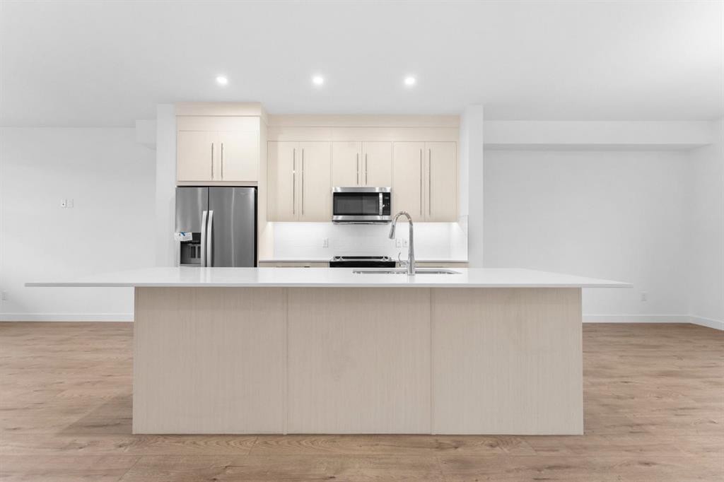 277 Dawson Way, Chestermere, AB - Indoor Photo Showing Kitchen With Upgraded Kitchen