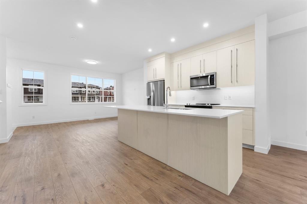 277 Dawson Way, Chestermere, AB - Indoor Photo Showing Kitchen With Upgraded Kitchen