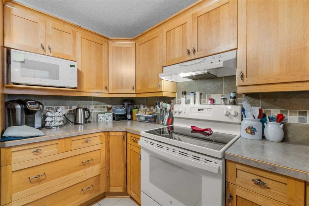 541 Highwood Drive, Longview, AB - Indoor Photo Showing Kitchen