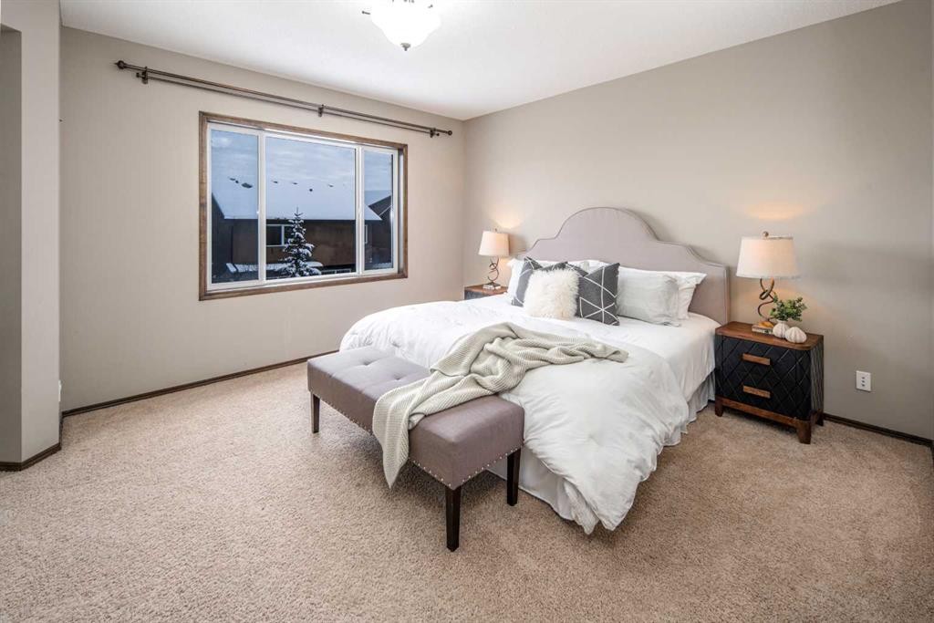 164 Everbrook Drive Sw, Calgary, AB - Indoor Photo Showing Bedroom