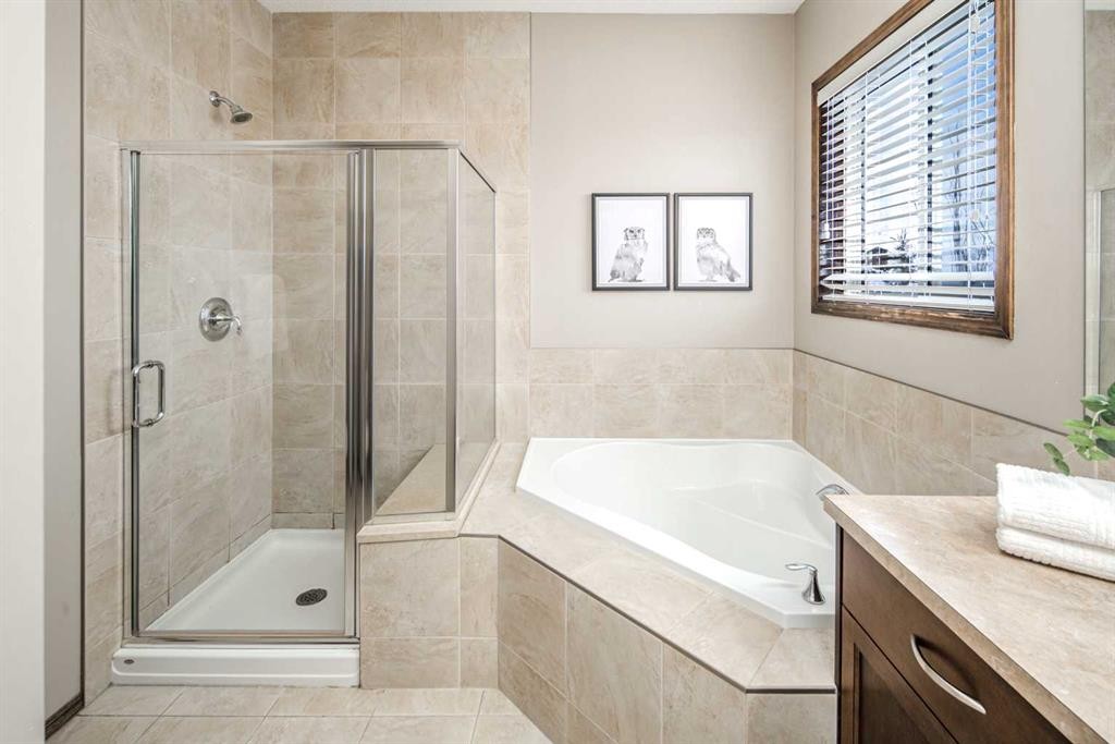 164 Everbrook Drive Sw, Calgary, AB - Indoor Photo Showing Bathroom