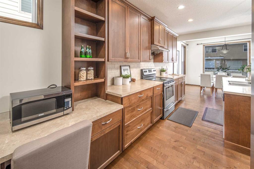164 Everbrook Drive Sw, Calgary, AB - Indoor Photo Showing Kitchen