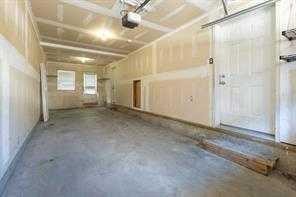 34 New Brighton Point Se, Calgary, AB - Indoor Photo Showing Garage