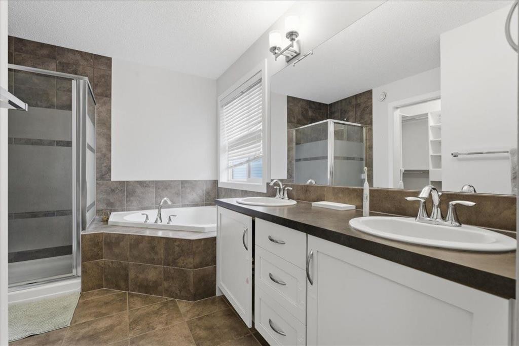 52 Brightoncrest Terrace Se, Calgary, AB - Indoor Photo Showing Bathroom
