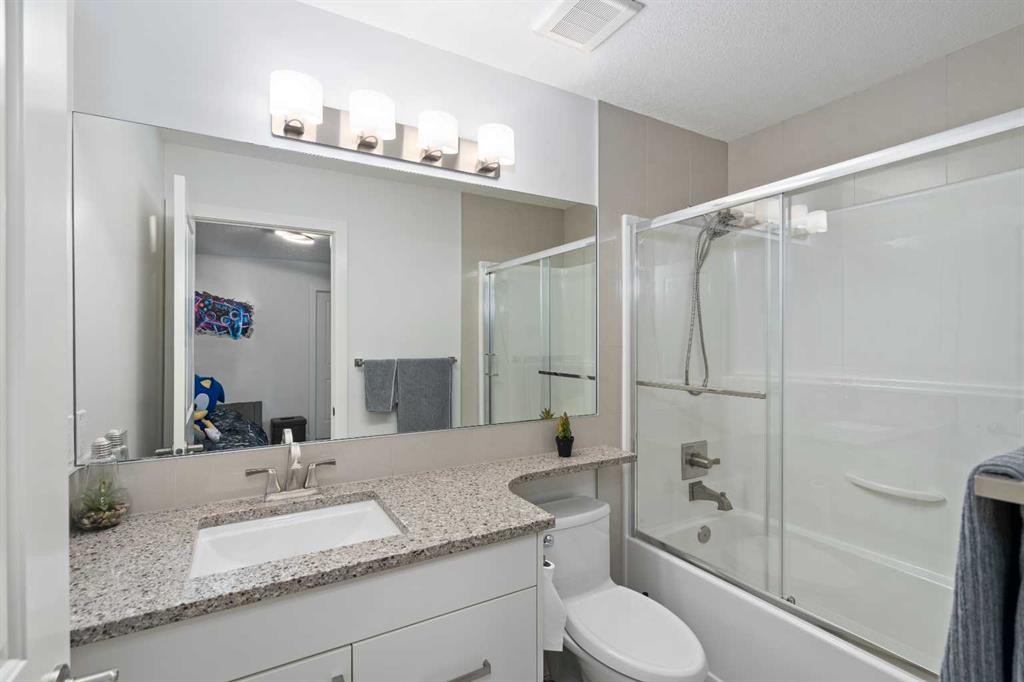 81 Cranbrook Place Se, Calgary, AB - Indoor Photo Showing Bathroom