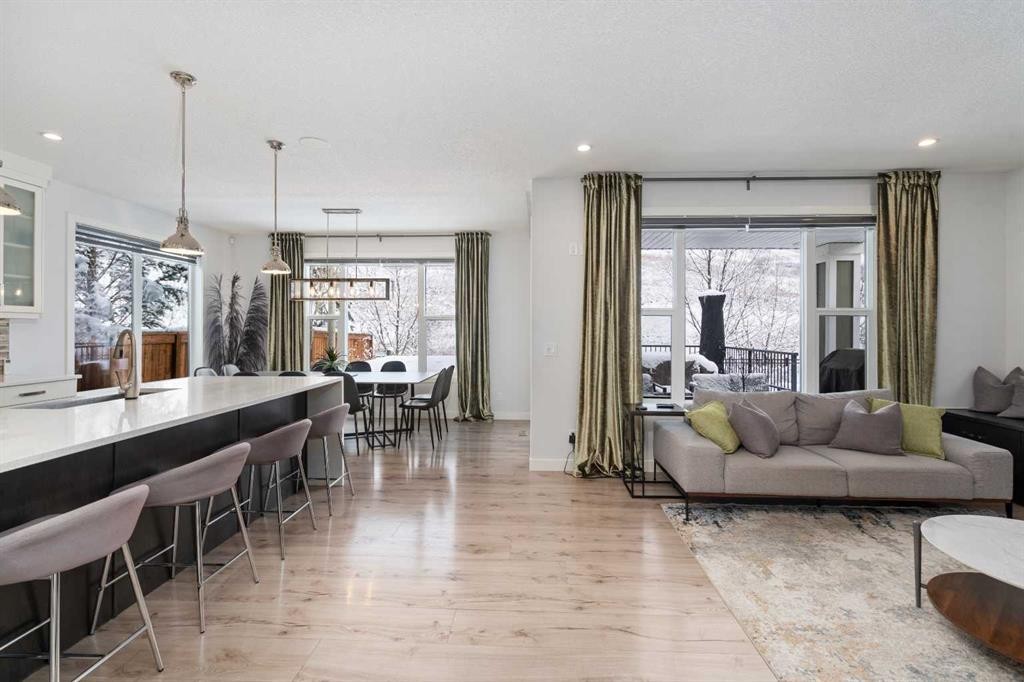 81 Cranbrook Place Se, Calgary, AB - Indoor Photo Showing Living Room