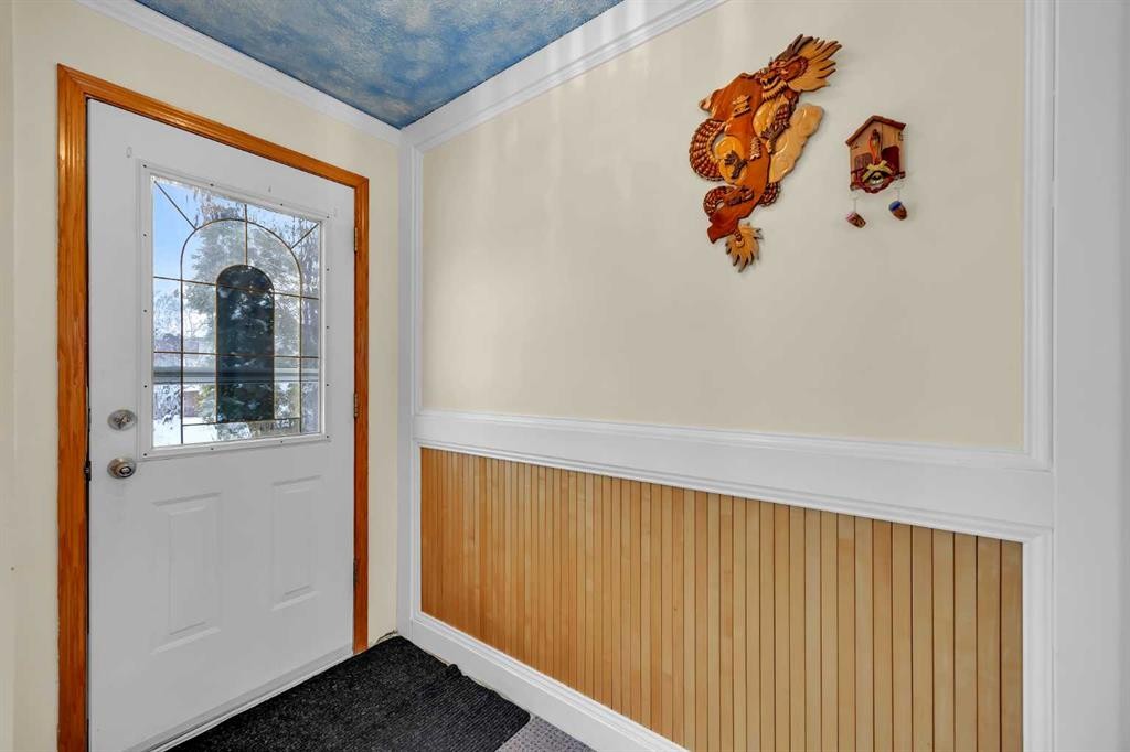 12 Whitaker Close Ne, Calgary, AB - Indoor Photo Showing Other Room