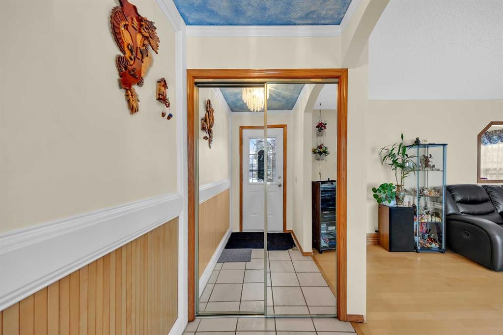 12 Whitaker Close Ne, Calgary, AB - Indoor Photo Showing Other Room