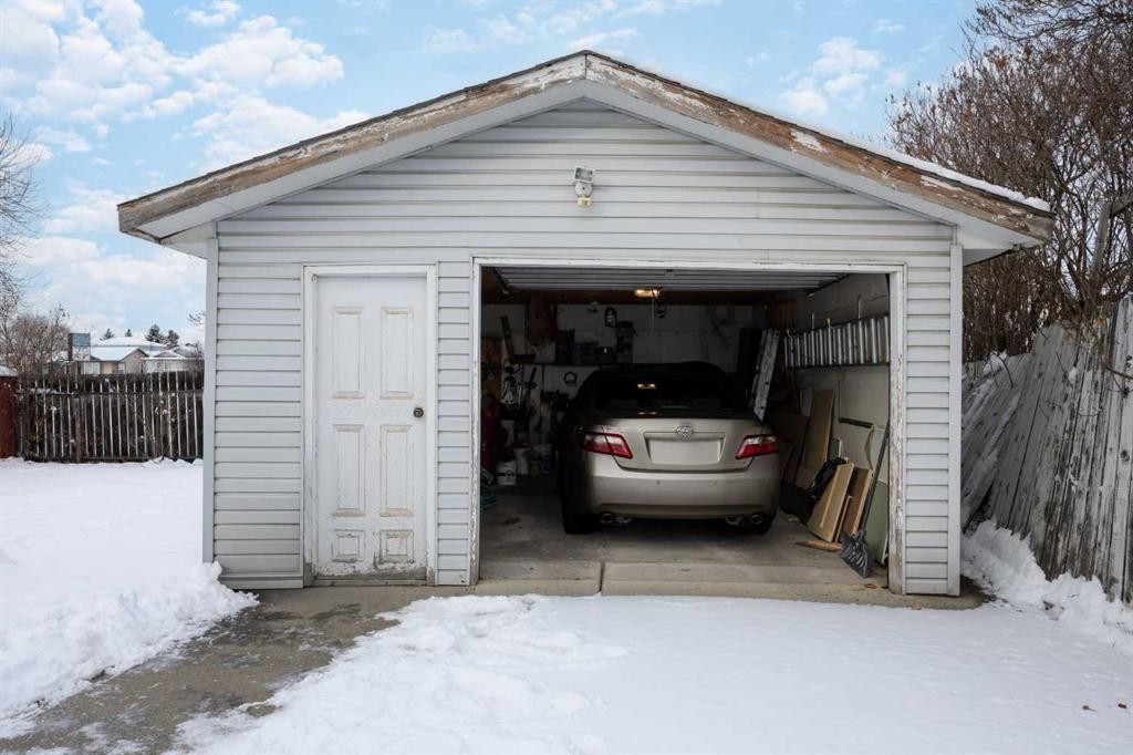 12 Whitaker Close Ne, Calgary, AB - Outdoor