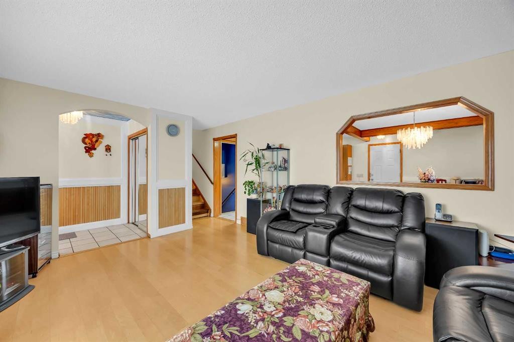 12 Whitaker Close Ne, Calgary, AB - Indoor Photo Showing Living Room