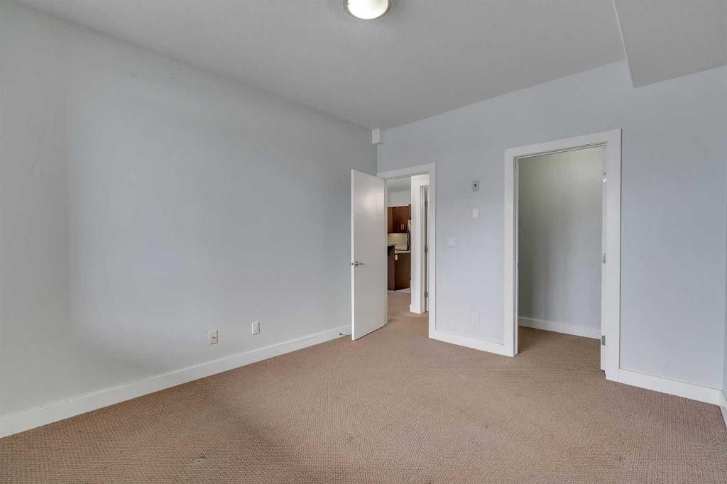 105-320 12 Avenue Ne, Calgary, AB - Indoor Photo Showing Other Room