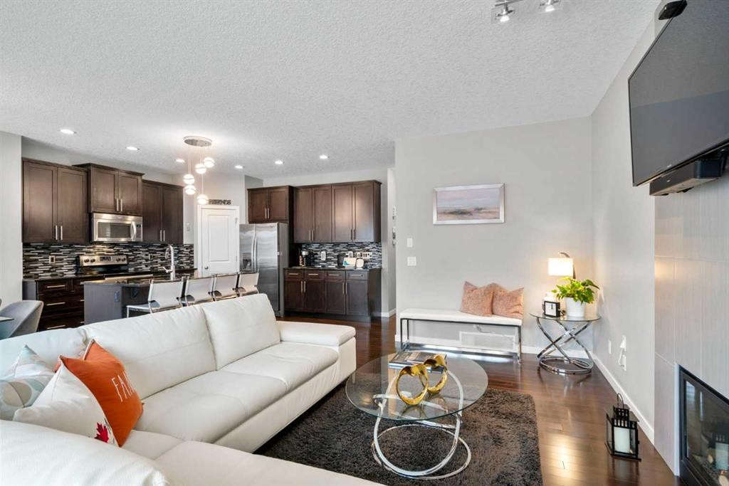 236 Walden Heights Se, Calgary, AB - Indoor Photo Showing Living Room