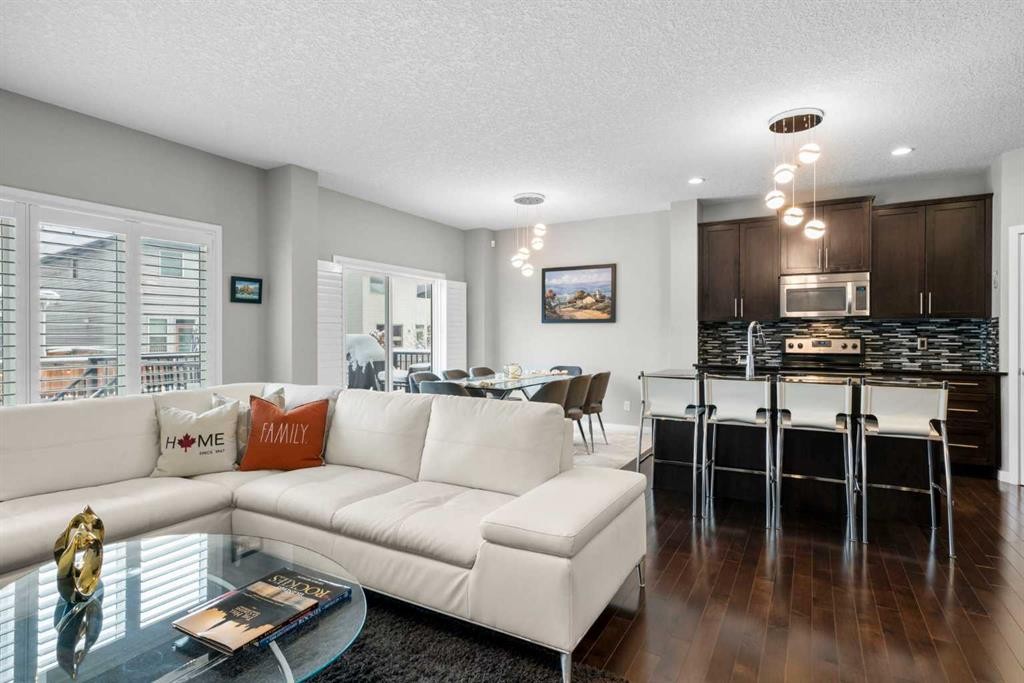 236 Walden Heights Se, Calgary, AB - Indoor Photo Showing Living Room