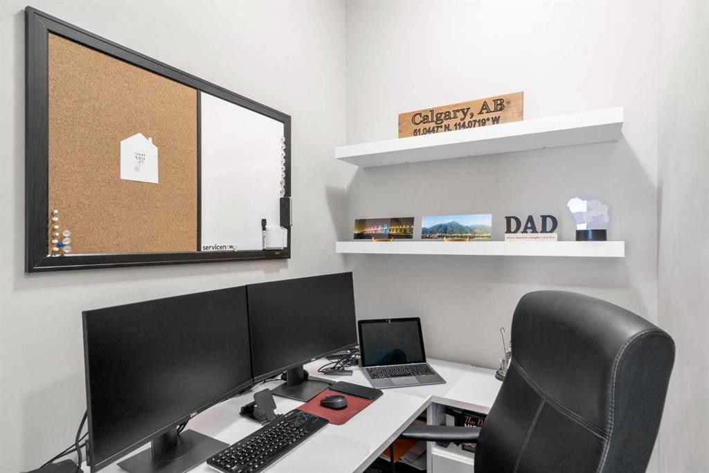 236 Walden Heights Se, Calgary, AB - Indoor Photo Showing Office