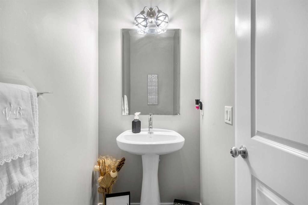 236 Walden Heights Se, Calgary, AB - Indoor Photo Showing Bathroom