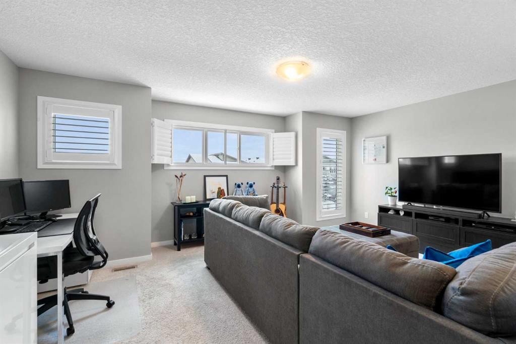 236 Walden Heights Se, Calgary, AB - Indoor Photo Showing Other Room