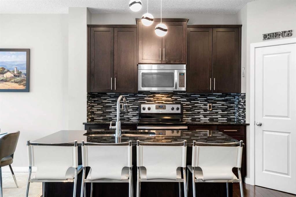 236 Walden Heights Se, Calgary, AB - Indoor Photo Showing Kitchen