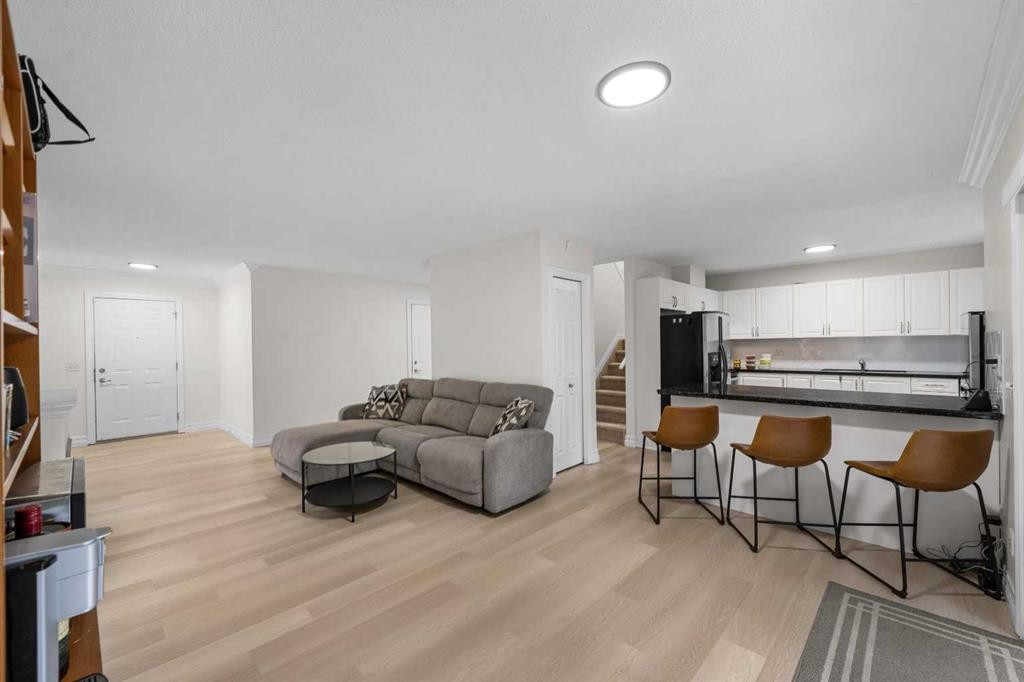 27 Cedarwood Lane Sw, Calgary, AB - Indoor