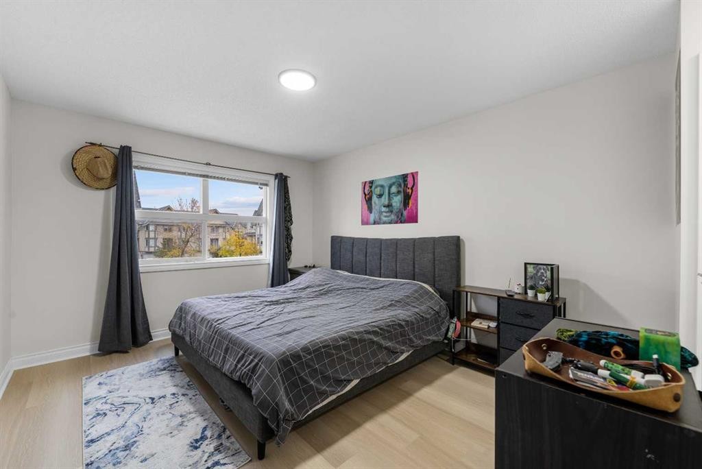 27 Cedarwood Lane Sw, Calgary, AB - Indoor Photo Showing Bedroom