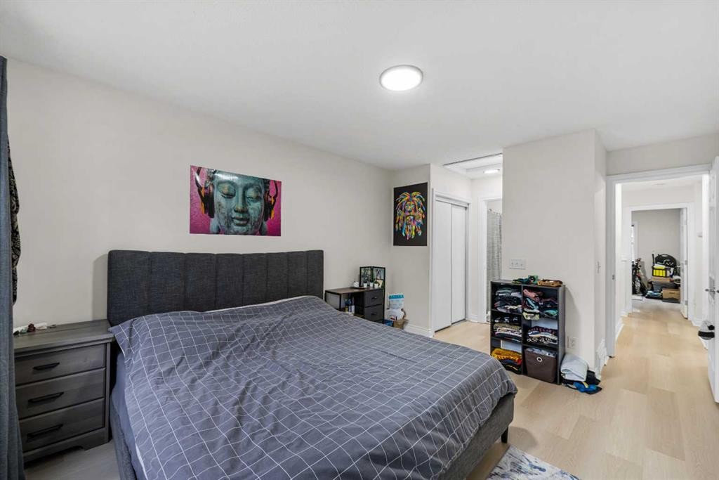 27 Cedarwood Lane Sw, Calgary, AB - Indoor Photo Showing Bedroom
