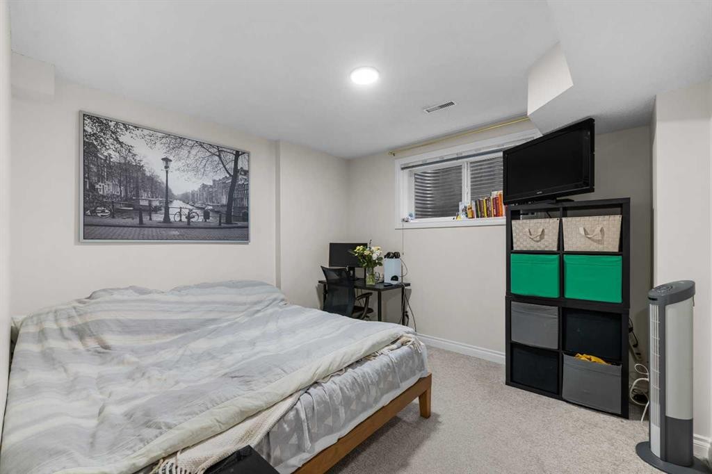27 Cedarwood Lane Sw, Calgary, AB - Indoor Photo Showing Bedroom