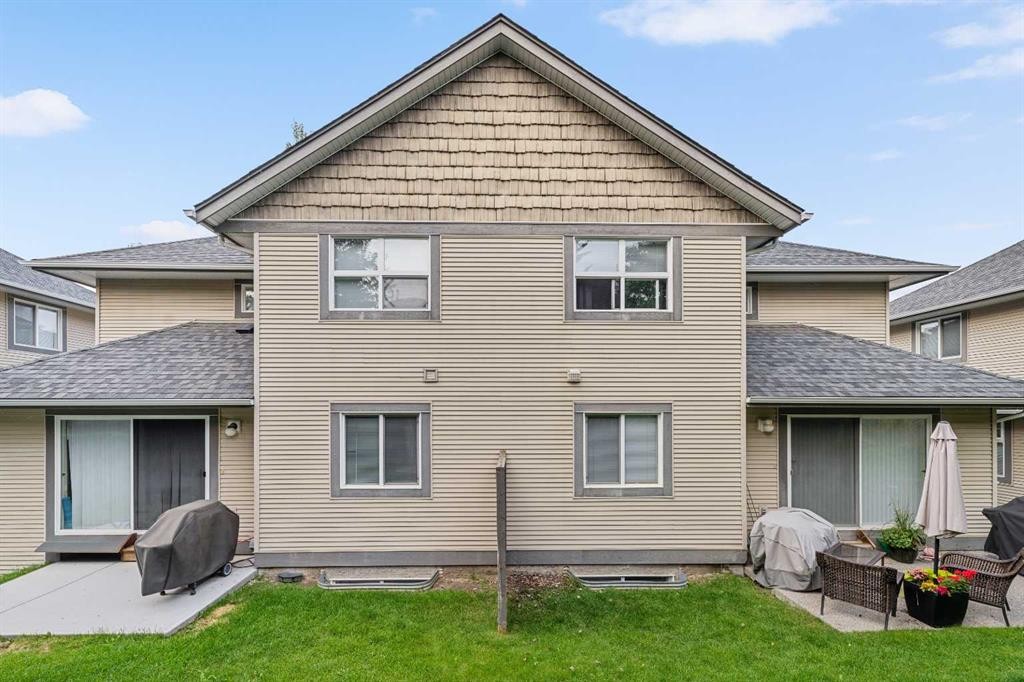 27 Cedarwood Lane Sw, Calgary, AB - Outdoor With Exterior