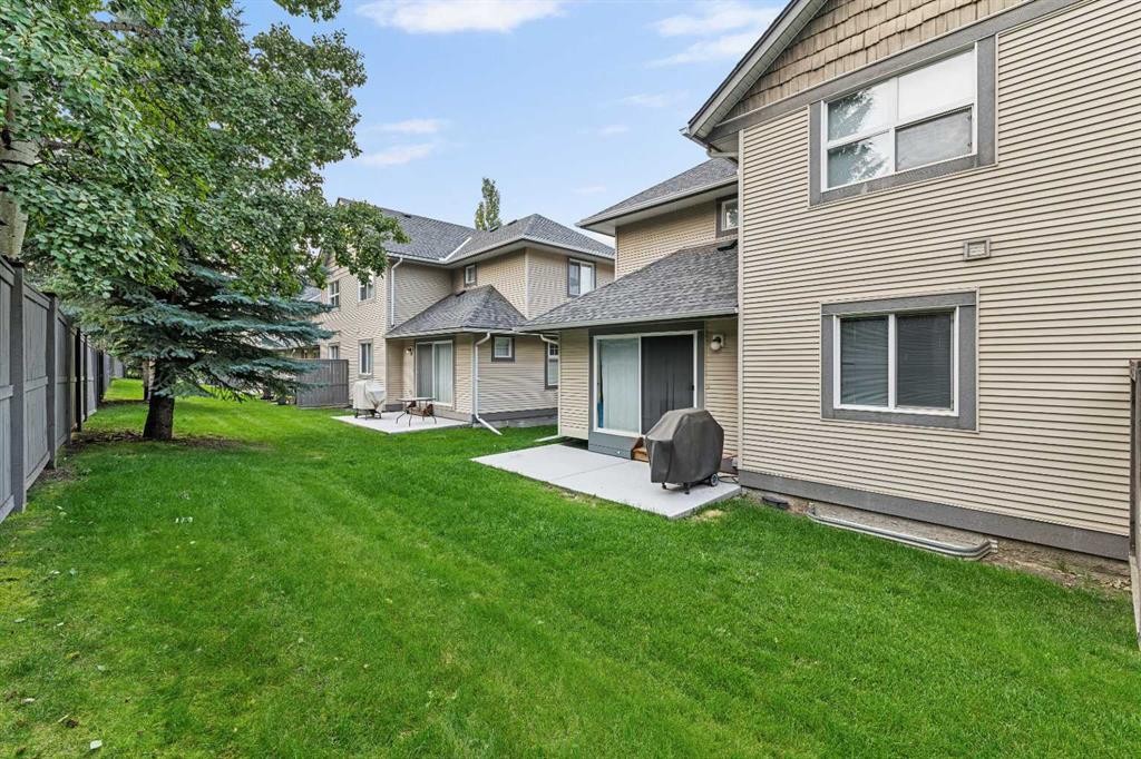 27 Cedarwood Lane Sw, Calgary, AB - Outdoor With Exterior