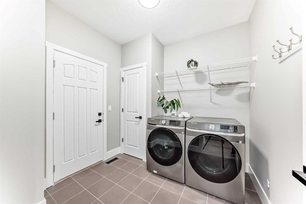 101 Auburn Springs Park Se, Calgary, AB - Indoor Photo Showing Laundry Room