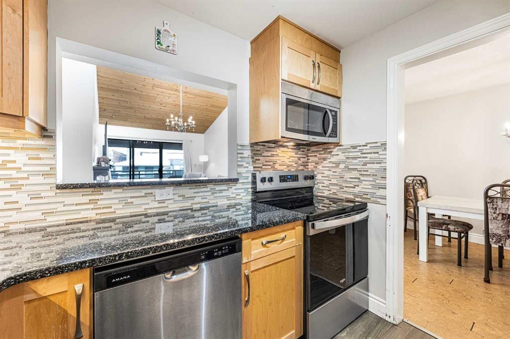 410-3730 50 Street Nw, Calgary, AB - Indoor Photo Showing Kitchen With Upgraded Kitchen