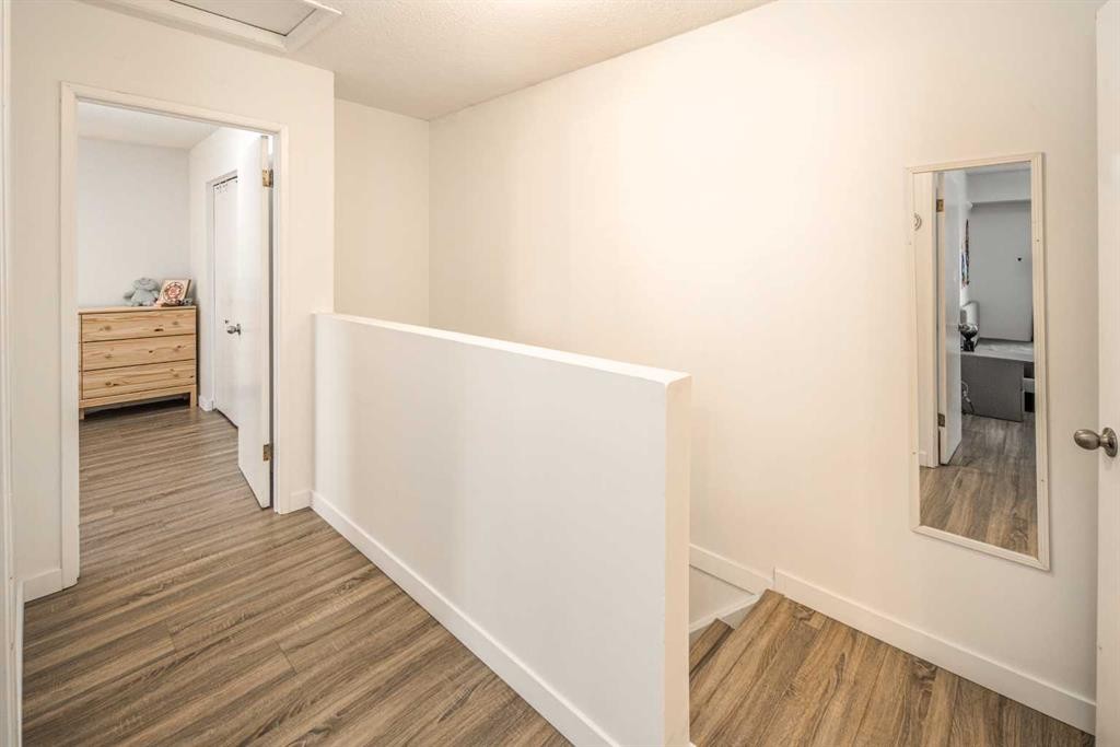 33-4936 Dalton Drive Nw, Calgary, AB - Indoor Photo Showing Other Room