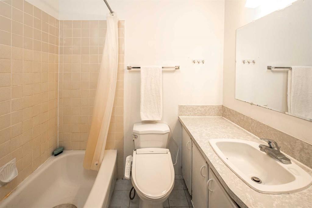 33-4936 Dalton Drive Nw, Calgary, AB - Indoor Photo Showing Bathroom