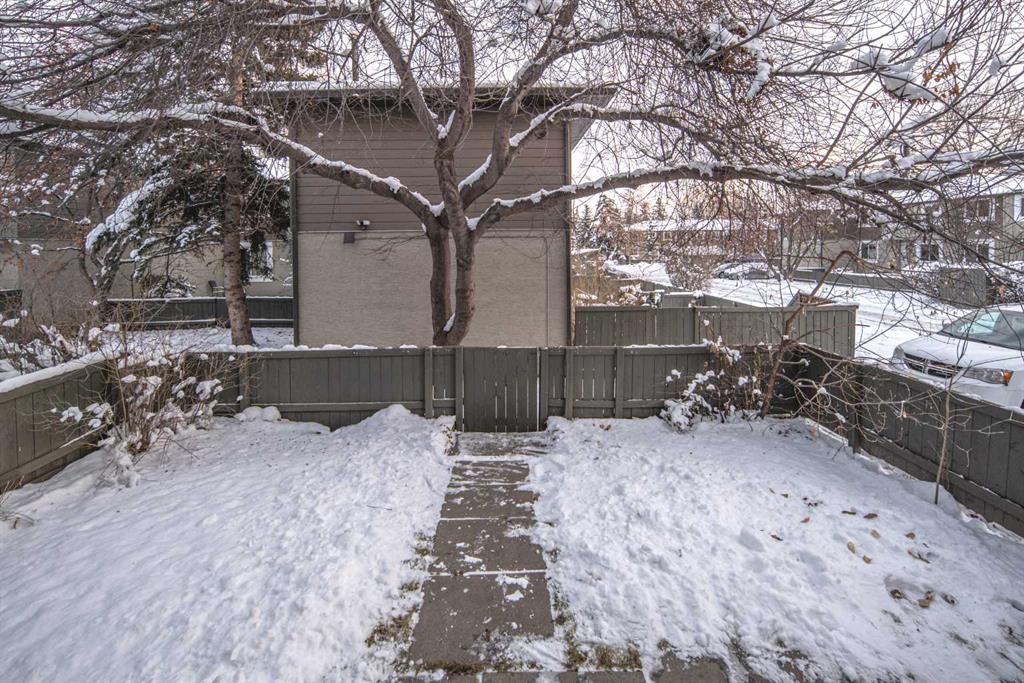 33-4936 Dalton Drive Nw, Calgary, AB - Outdoor