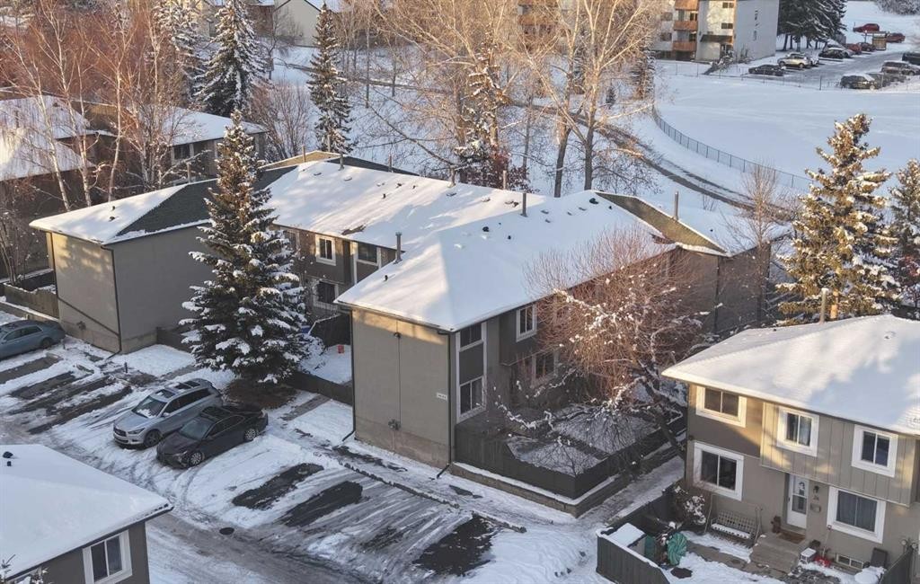 33-4936 Dalton Drive Nw, Calgary, AB - Outdoor