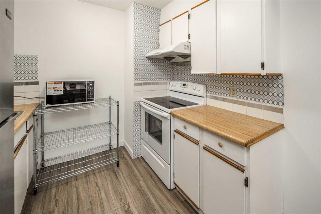 33-4936 Dalton Drive Nw, Calgary, AB - Indoor Photo Showing Kitchen