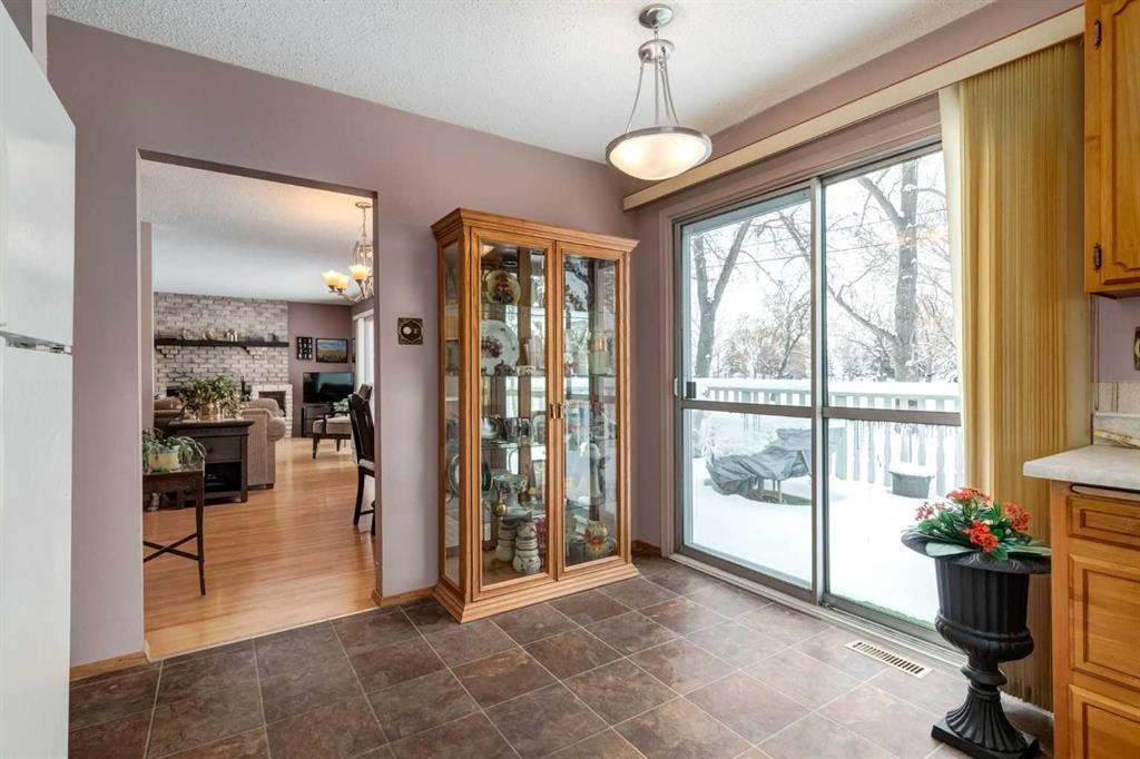 180 Maple Court Crescent Se, Calgary, AB - Indoor Photo Showing Other Room