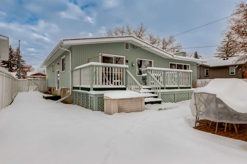 180 Maple Court Crescent Se, Calgary, AB - Outdoor With Deck Patio Veranda