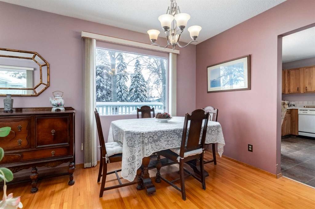 180 Maple Court Crescent Se, Calgary, AB - Indoor Photo Showing Dining Room