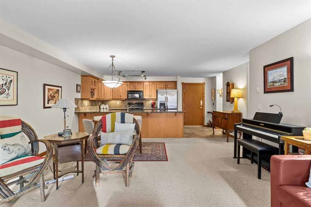 112-150 Crosbow Place, Canmore, AB - Indoor Photo Showing Living Room