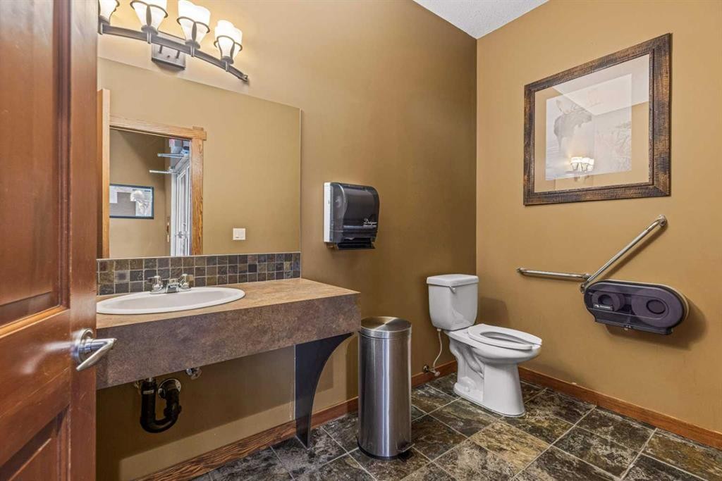 112-150 Crosbow Place, Canmore, AB - Indoor Photo Showing Bathroom